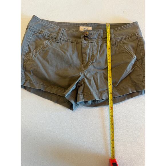 BKE Women's Olive Green Casual Shorts Sz 28 Double Button Cotton Spandex - Picture 4 of 5